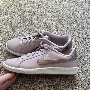 Nike Women's Mauve Sneakers